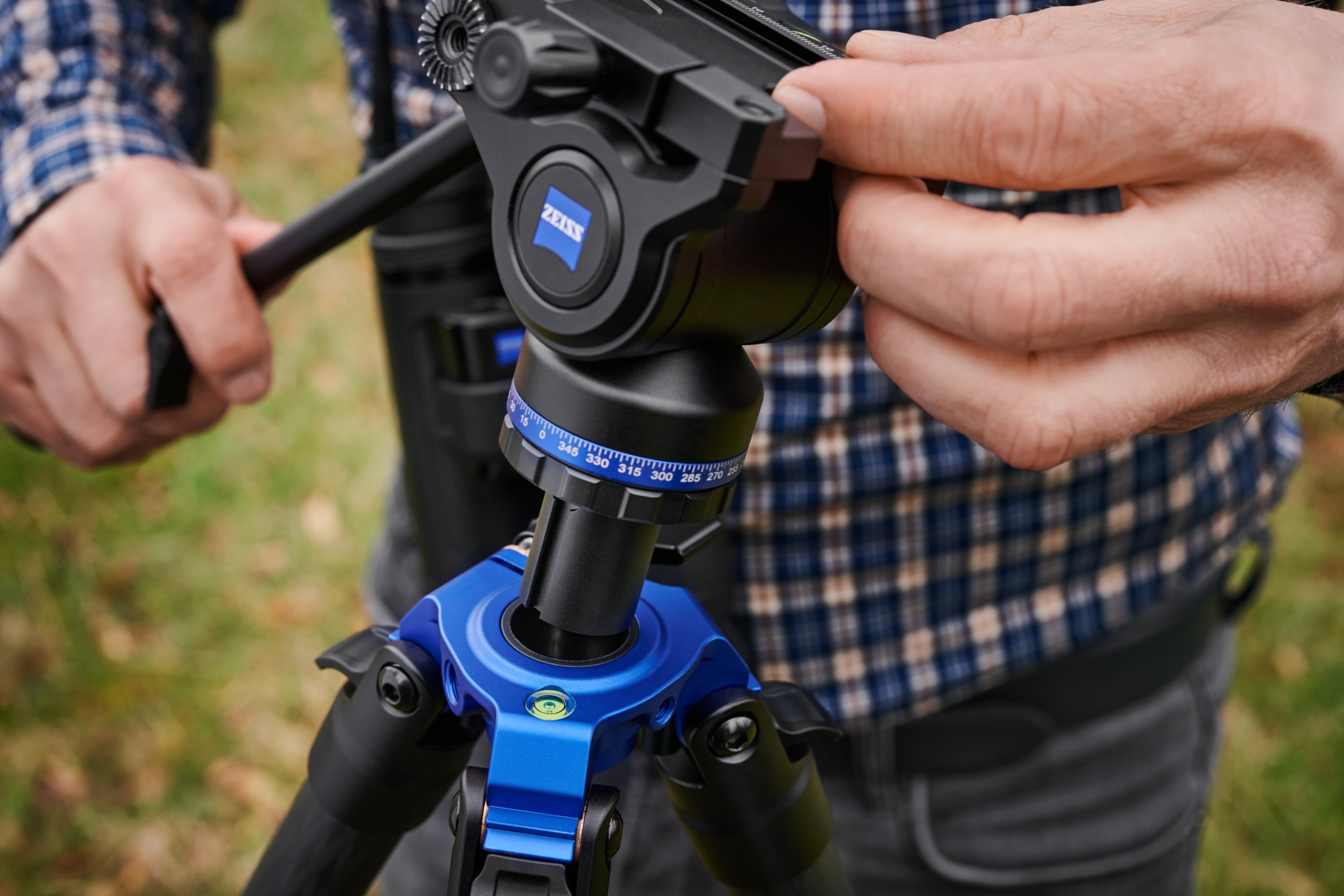 ZEISS Pro-Series Light Weight Tripod Kit