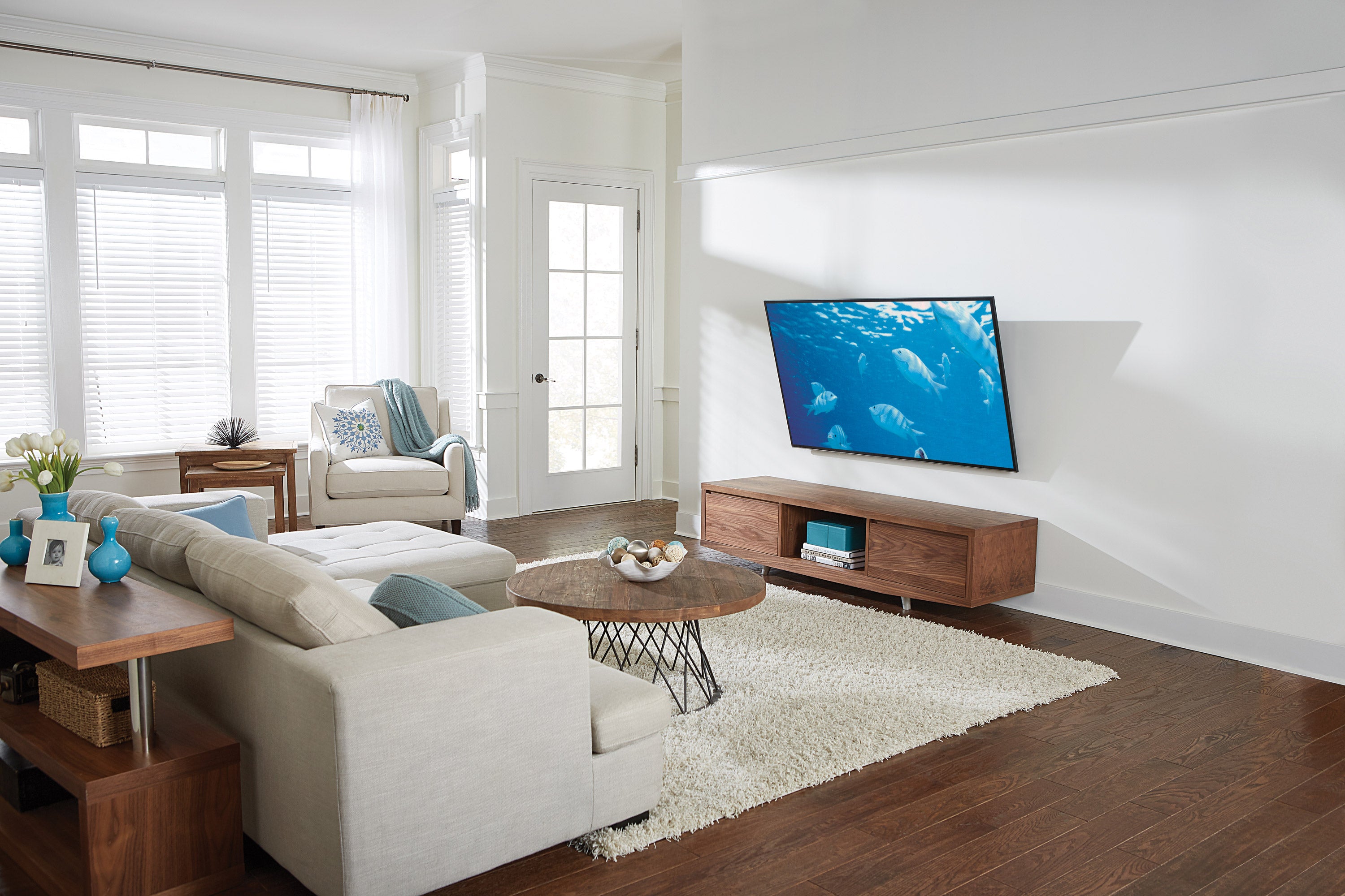 Support TV inclinable avancé Sanus Black Series de grande taille