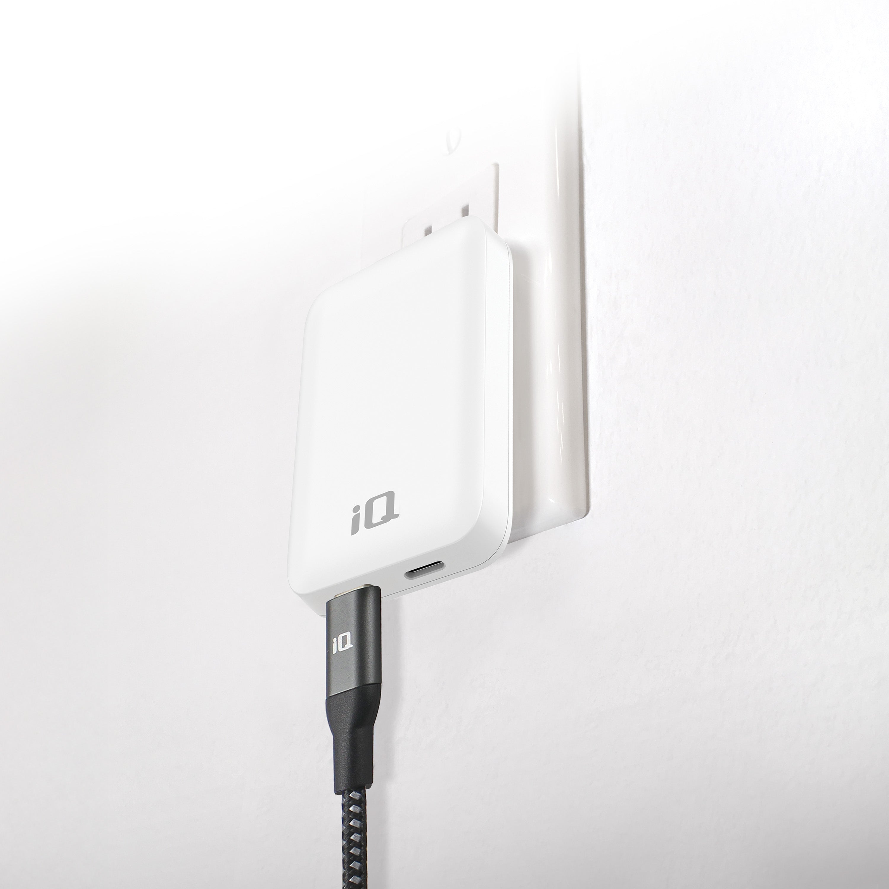 iQ PD45W GaN Slim Wall Charger with Dual USB-C Ports