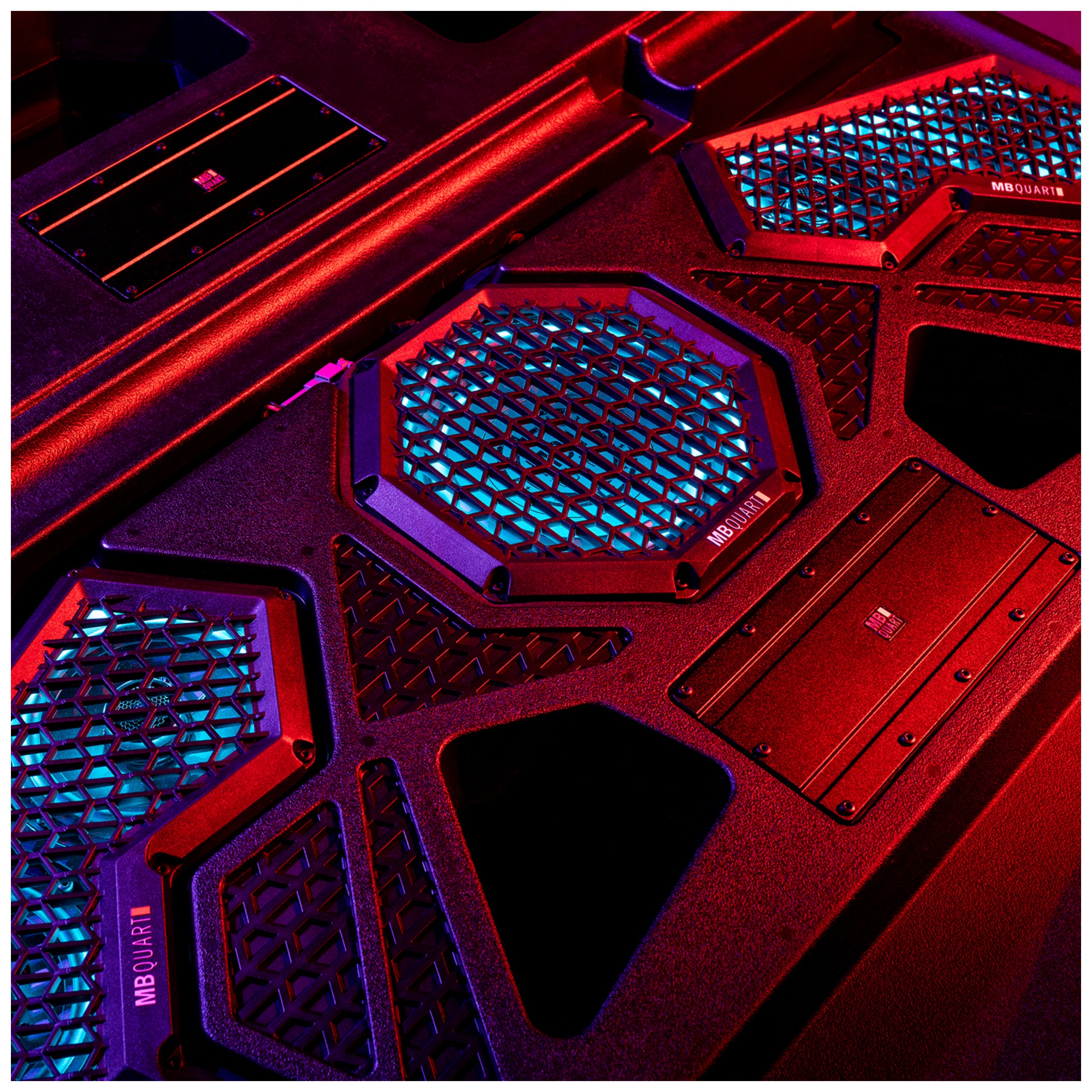 MB Quart MBQRG4-S14R 1000-watt Ranger audio roof with a dash-mounted GMR7V1 source unit