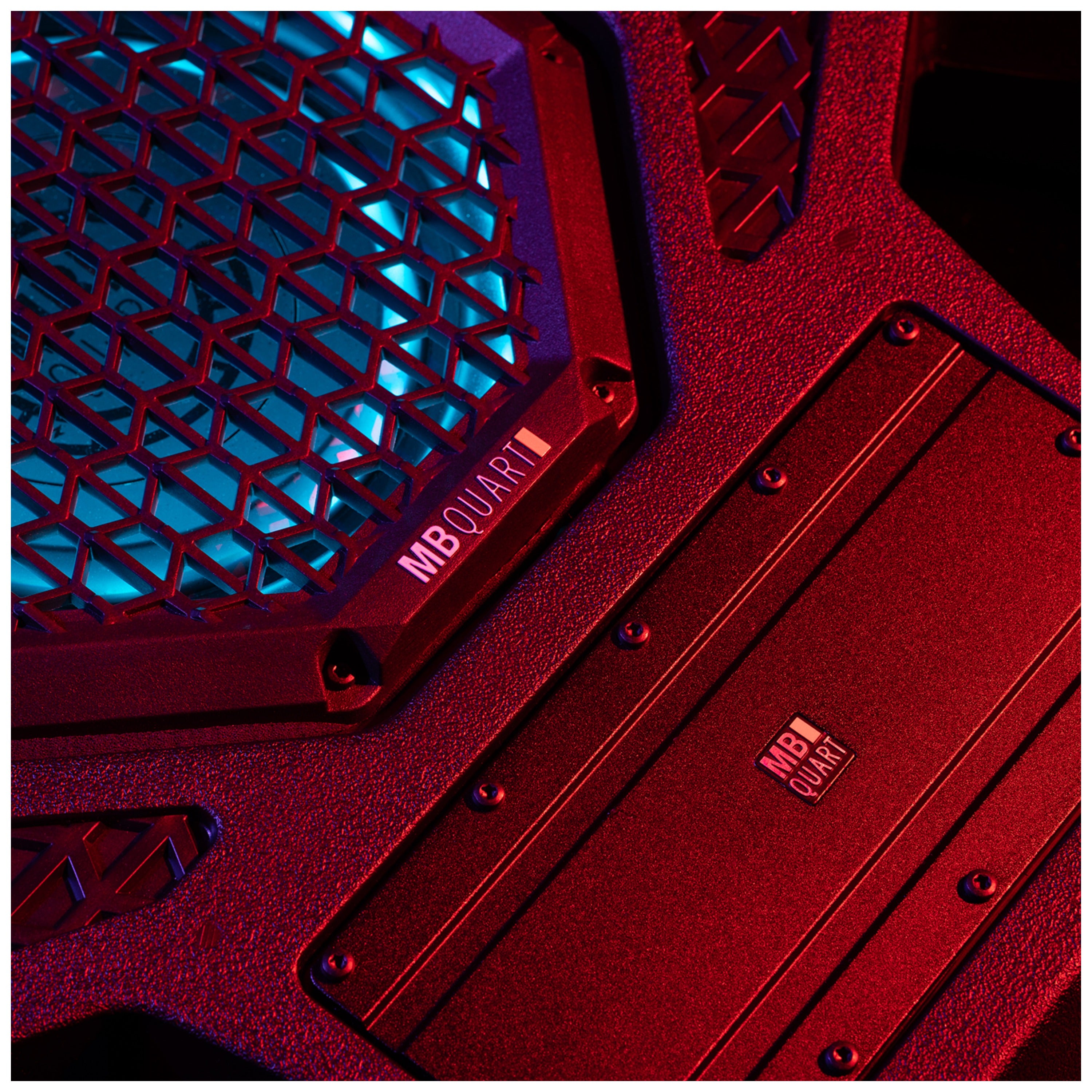 MB Quart MBQRG4-S14R 1000-watt Ranger audio roof with a dash-mounted GMR7V1 source unit