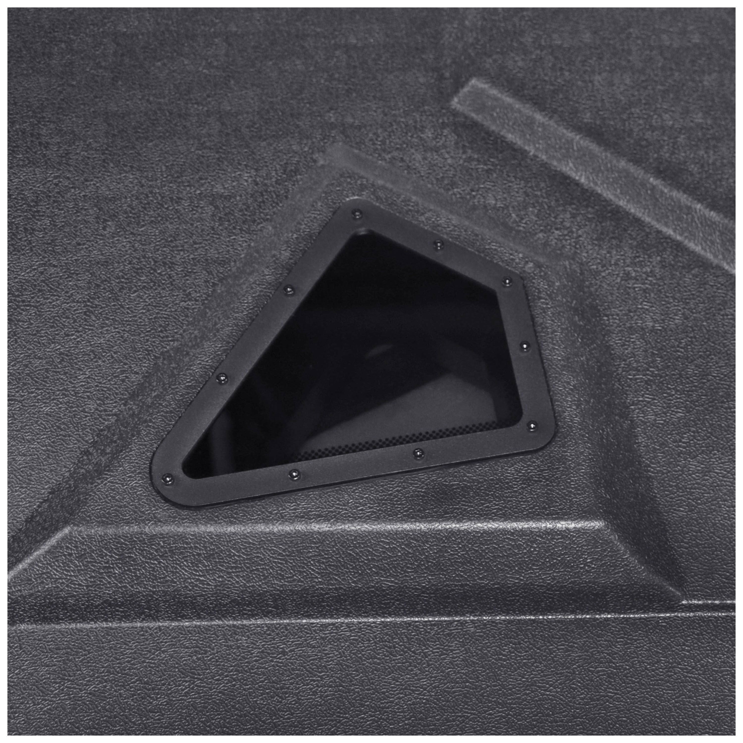 MB Quart MBQRG2-S6R 500-watt, audio roof with a dash-mounted GMR-LCD source unit.