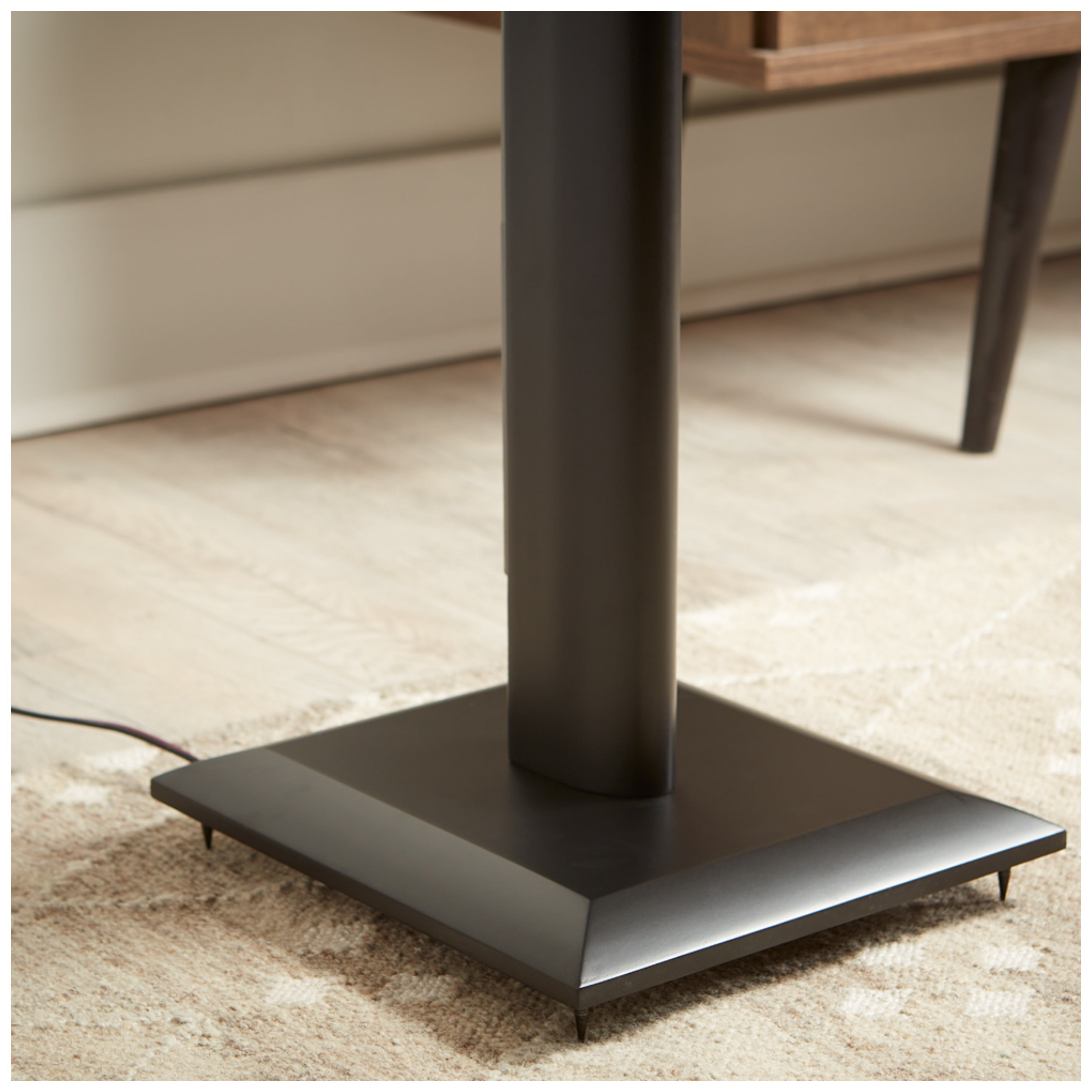 Supports d'enceintes Sanus de 91 cm de haut avec plaque supérieure de 15 x 15 cm (paire)